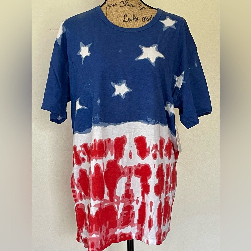 Patriotic Patrick T by LuLaRoe - perfect for summer fun 🤩